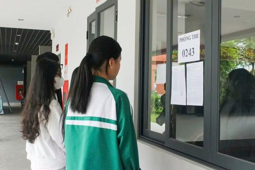 Thí sinh tại Điểm thi Trường THPT Phan Đình Phùng (Hà Tĩnh).