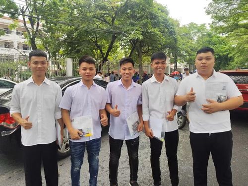 Thí sinh Hưng Yên tự tin bước vào môn Toán sau khi hoàn thành bài thi Ngữ văn.