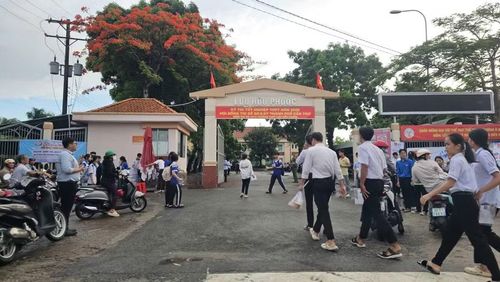 Thí sinh tại Điểm thi Trường THPT Lưu Hữu Phước, phường Ô Môn, TP Cần Thơ.