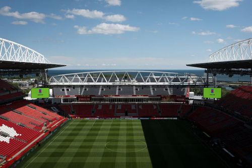 BMO Field trước giờ được "thắp sáng".