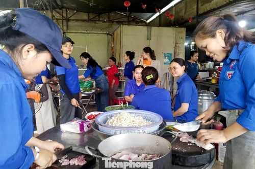 Trong những ngày diễn ra Kỳ thi tốt nghiệp THPT năm 2026, Đoàn xã La Dêê, Đoàn xã Đắc Pring, Đoàn xã Nam Giang và Đoàn xã La Êê phối hợp triển khai chương trình "Tiếp sức mùa thi" năm 2026 (đợt 2) tại điểm thi Trường THPT Nguyễn Văn Trỗi (xã La Dêê). Nơi đây, phần lớn thí sinh là con em đồng bào dân tộc thiểu số, điều kiện còn nhiều khó khăn.