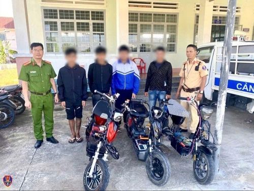 Nhiều trường hợp học sinh điều khiển phương tiện khi chưa đủ tuổi.