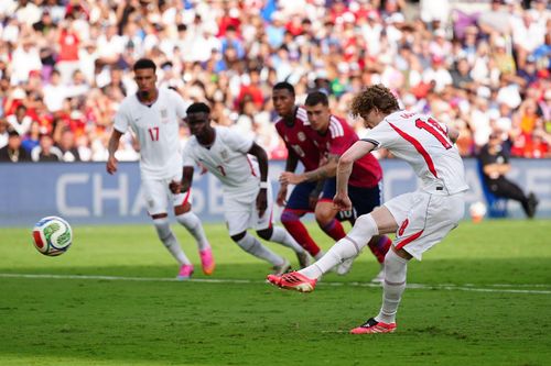 Gordon nhân đôi cách biệt trên chấm 11m