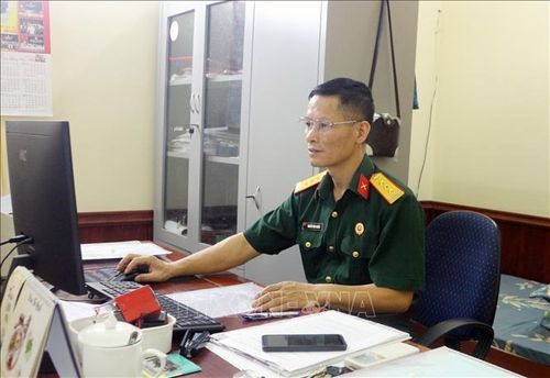 Ông Nguyễn Văn Chuẩn ứng dụng công nghệ thông tin trong công tác quản lý, điều hành và triển khai các hoạt động của Hội.