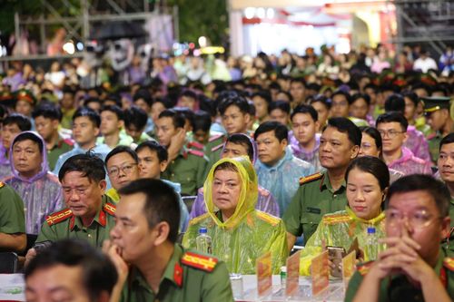 Các đại biểu và khách mời tham dự sự kiện.