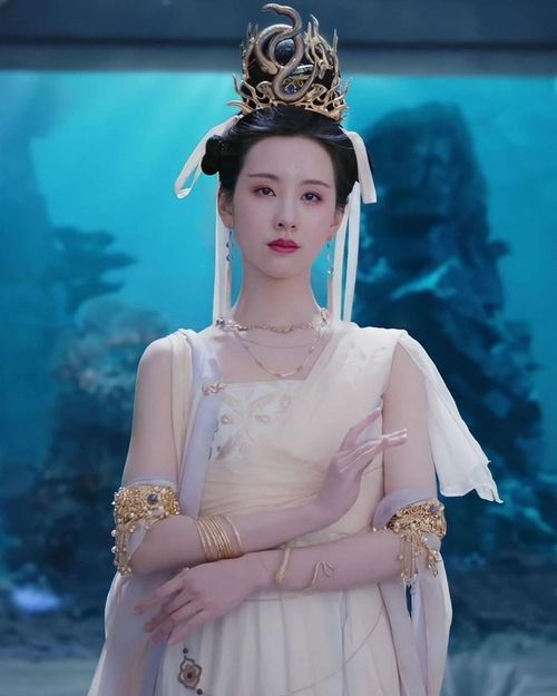 Tạo hình Thánh nữ Thiên Hoan của Trần Đô Linh trong phim Trường Nguyệt Tẫn Minh. 