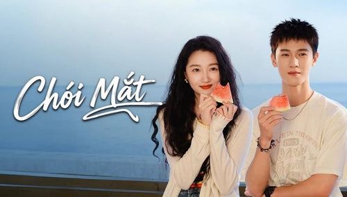 Lấy bối cảnh thanh xuân và hành trình lập nghiệp, Chói Mắt xoay quanh Tình Dã và Hình Vũ - hai người bạn đồng hành từ thời trung học đến đại học rồi chia xa vì cuộc sống. Sau tám năm, họ gặp lại giữa thành phố lớn, cùng vượt qua những thử thách trong công việc và nhận ra tình cảm chưa từng biến mất. Bộ phim khai thác sự trưởng thành của người trẻ với nhịp kể nhẹ nhàng, kết hợp yếu tố tình yêu và khát vọng xây dựng tương lai.