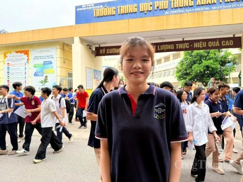 Thí sinh Nguyễn Thị Thùy Linh, học sinh Trường Phổ thông Năng khiếu Thể dục Thể thao Hà Nội chia sẻ về đề thi.