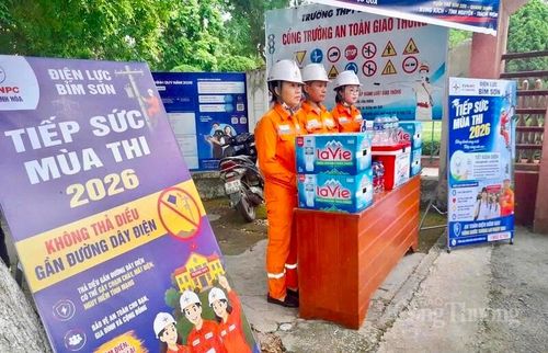 Lực lượng trực vận hành được bố trí 24/24 giờ trong suốt thời gian diễn ra kỳ thi, sẵn sàng xử lý các tình huống phát sinh nhằm bảo đảm nguồn điện ổn định, liên tục. Các phương tiện, vật tư dự phòng cũng được chuẩn bị đầy đủ để ứng phó kịp thời nếu xảy ra sự cố.