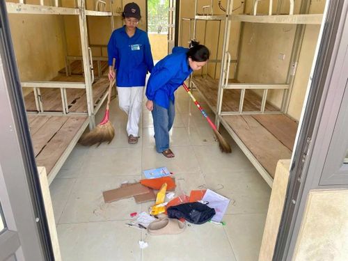 Các phòng ký túc xá của Trường PT DTNT THCS Quan Sơn được bố trí thành nơi nghỉ lại dành cho thí sinh, phụ huynh.