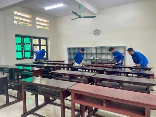 Ngoài ra, đoàn viên thanh niên xã được huy động để dọn vệ sinh, bố trí chỗ ở cho thí sinh và phụ huynh có nhu cầu ở lại nghỉ tại trường trong 2 ngày diễn ra kỳ thi.