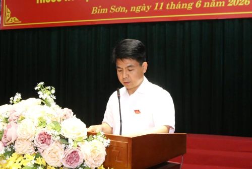 Đại biểu Nguyễn Văn Khiên giải trình một số kiến nghị của cử tri thuộc thẩm quyền.