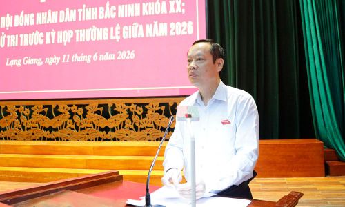  Đồng chí Nghiêm Xuân Hưởng trực tiếp giải đáp một số nội dung tại hội nghị. 