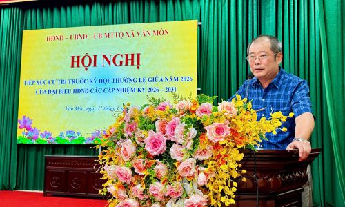  Cử tri thôn Tiền Thôn, xã Văn Môn nêu kiến nghị. 