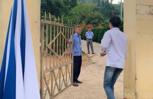 Nhờ có sự hỗ trợ kịp thời của Công an xã Đông Cuông, em Hoàng Văn Anh đã có mặt đúng giờ để tham dự kỳ thi.