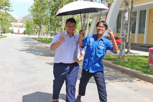 Thí sinh hoàn thành bài thi ra khỏi phòng thi sớm