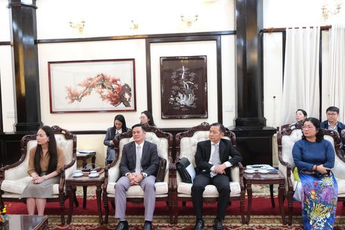 Đại diện lãnh đạo các sở, ngành cùng dự lễ đón tiếp