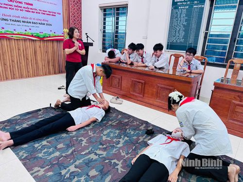 Lớp hướng dẫn sơ cấp cứu và phòng, chống tai nạn đuối nước cho học sinh THCS trên địa bàn tỉnh.