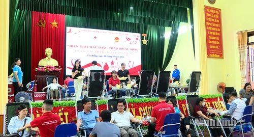 Hội CTĐ tỉnh tổ chức ngày hội Hiến máu tình nguyện với chủ đề “Hiến giọt máu đào- trao đời sự sống” tại xã Yên Đồng.