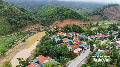 Bản Văng Môn hiện có 105 hộ dân người Ơ Đu, là nơi sinh sống chủ yếu của dân tộc thiểu số này. Ảnh: Tiến Hùng