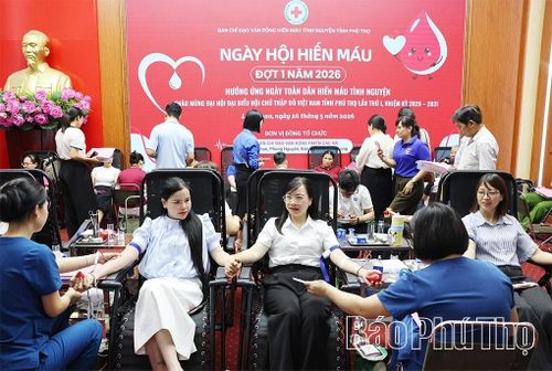 Các tình nguyện viên tham gia hiến máu, góp phần cứu sống người bệnh.