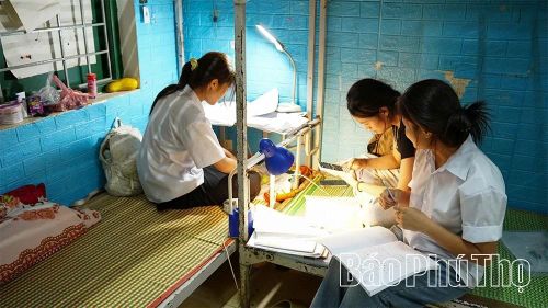 Ngoài Xa Thị Thanh, nhiều sĩ tử cũng được nhà trường, cấp ủy, chính quyền địa phương hỗ trợ nơi ăn, nghỉ miễn phí trong những ngày thi.