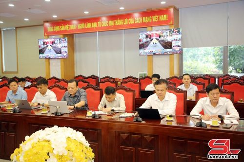 Các đại biểu dự cuộc họp.