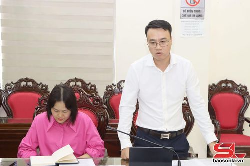 Lãnh đạo Đảng ủy xã Suối Tọ, phát biểu tại cuộc giám sát.