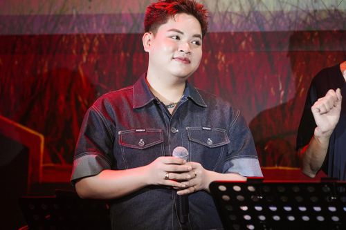 Bé 7 là người cầm trịch "Đảo hoa hậu" - vở diễn đang gây sốt, liên tục cháy vé suốt nửa năm qua.