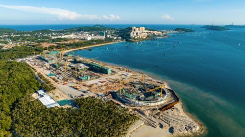 Tổ hợp công trình xây dựng Trung tâm hội nghị APEC tại đặc khu Phú Quốc đang chạy "nước rút" về đích.