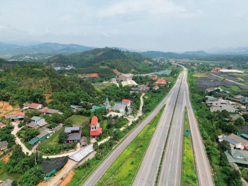 Nhu cầu vốn cho phát triển hạ tầng và chuyển đổi xanh tại Việt Nam đang ngày càng gia tăng (trong ảnh: Cao tốc Nội Bài Lào Cai). Ảnh: An Thư