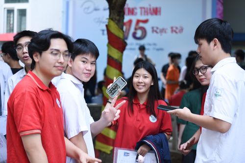 Chiều nay, các thí sinh thi môn Toán với thời gian làm bài 90 phút. Ảnh: Xuân Quý