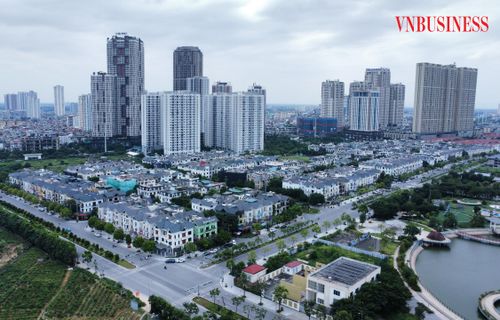 Cả chủ và khách đang ở thế "cò kè" để giành lợi thế cho mình trên bàn đàm phán mua bán căn hộ.