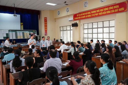 Ông Huỳnh Minh Tuấn, Phó Chủ tịch UBND tỉnh Đồng Tháp chúc các thí sinh bình tĩnh, tự tin, phát huy hết kiến thức làm bài thi thật tốt.