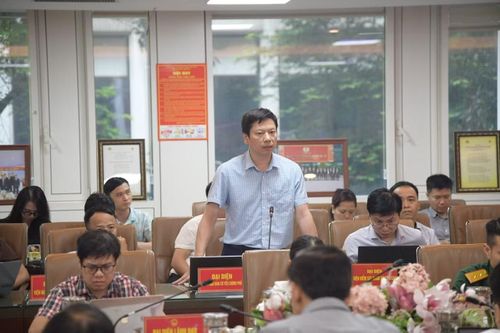 Các đại biểu đã tập trung thảo luận, đóng góp nhiều ý kiến, làm rõ hơn tính cấp thiết phải xây dựng dự án Luật định danh và xác thực điện tử.