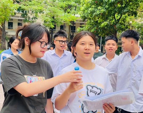 Thí sinh Hà Nội hoàn thành bài thi môn Toán thi tốt nghiệp THPT 2026.