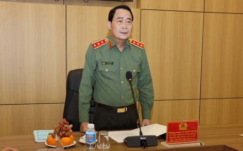 Đồng chí Thứ trưởng chỉ đạo tại buổi làm việc.
