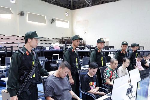 Các đối tượng bị bắt giữ trong đường dây lừa đảo xuyên quốc gia.