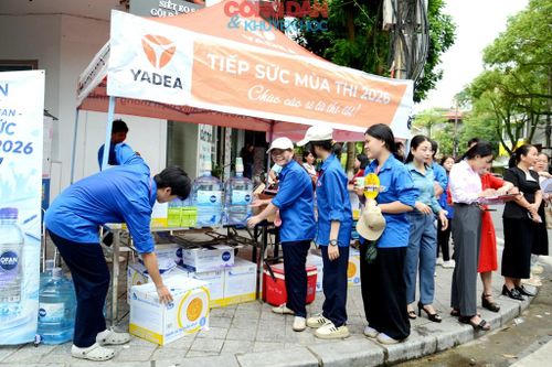 Tiếp sức mùa thi đạt kết quả cao. Ảnh: Quốc Hồng
