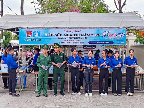 Chi đoàn Hải đội Biên phòng 2 (Bộ đội Biên phòng tỉnh Cà Mau)) phối hợp Đoàn phường Bạc Liêu và các Chi hội Sinh viên Trường Đại học Bạc Liêu tổ chức chương trình “Tiếp sức mùa thi” tại Trường THPT Bạc Liêu.