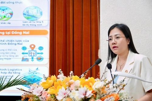 Vụ trưởng Vụ Kinh tế và Xã hội số Trần Thị Quốc Hiền phát biểu tại Hội nghị.