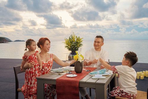 Lý Thùy Chang tiết lộ vợ chồng cô lên kế hoạch tổ chức đám cưới vào năm 2028 khi khu nghỉ dưỡng tại Côn Đảo Khánh thành và đi vào hoạt động.