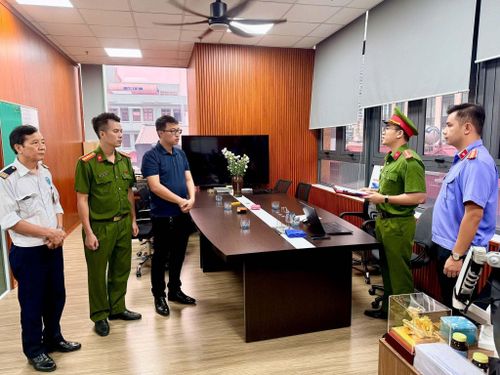 Cơ quan CSĐT Công an tỉnh Phú Thọ công bố Lệnh khám xét khẩn cấp nơi làm việc của Bùi Đắc Ánh Dương, Giám đốc Công ty Cổ phần hệ thống thông tin Athenla Việt Nam để phục vụ công tác điều tra.