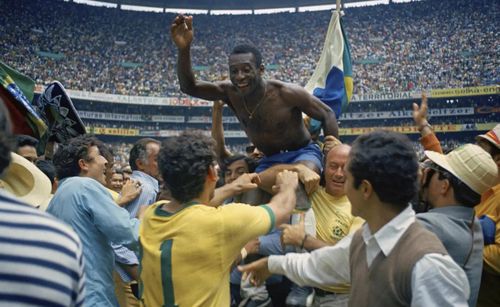 Pele cùng đội tuyển Brazil giành chức vô địch World Cup 1970 tại sân vận động Azteca. (Ảnh: AP)