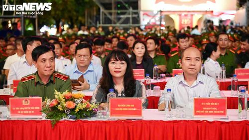 Ghi nhận của PV Báo Điện tử VTC News, lễ khai mạc có sự tham dự của khoảng 200 đại biểu là lãnh đạo Bộ Công an, lãnh đạo Thành ủy, UBND TP.HCM cùng đông đảo người dân và du khách.