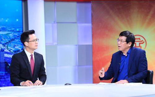TS Nguyễn Quang, nguyên Giám đốc Chương trình UN-Habitat Việt Nam trao đổi tại Chương trình. Ảnh: Quang Thái