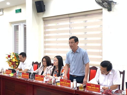 Các thành viên trong Đoàn khảo sát của Ban Tuyên giáo và Dân vận Thành ủy. Ảnh: PV
