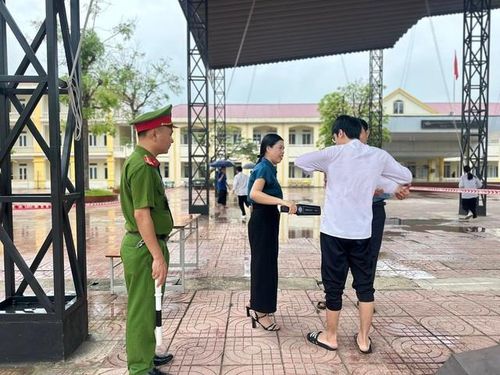 Hà Tĩnh tăng cường các biện pháp kỹ thuật nhằm ngăn chặn tình trạng gian lận bằng thiết bị công nghệ cao. Ảnh: CAHT.