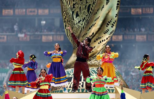  Nam ca sĩ Danny Ocean có ''màn chào sân'' World Cup 2026 tương đối ấn tượng. Ảnh: Reuters. 