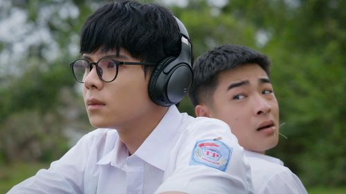  Phim khai thác đề tài học đường, xoay quanh tình bạn của Khuê và Cương. 